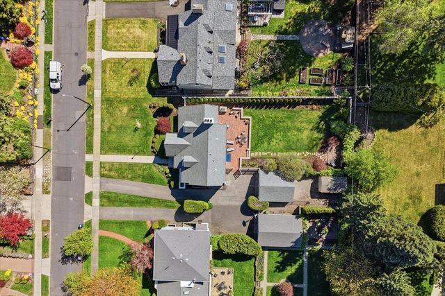 1228 E Overbluff Rd, Spokane, WA 99203