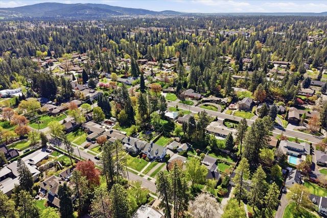 1228 E Overbluff Rd, Spokane, WA 99203