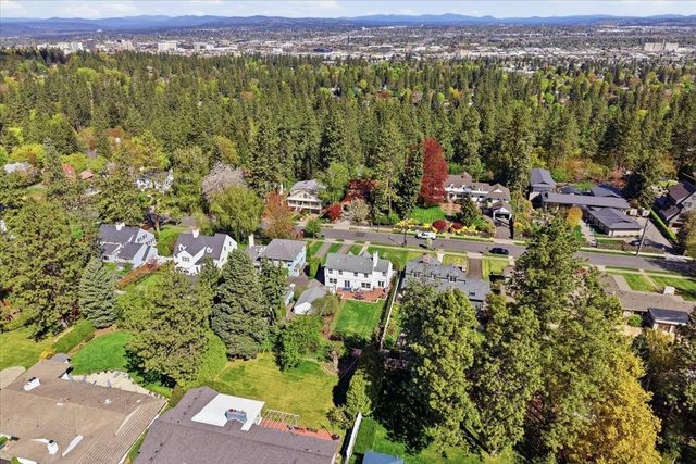 1228 E Overbluff Rd, Spokane, WA 99203