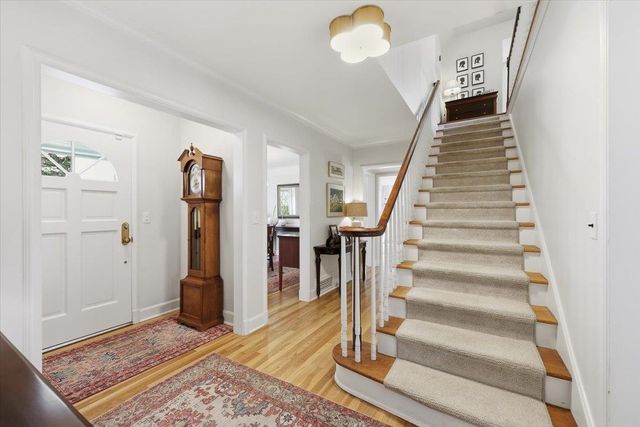 1228 E Overbluff Rd, Spokane, WA 99203