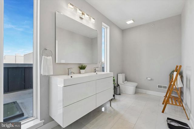 2720 W CABOT ST, Philadelphia, PA 19121