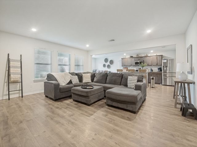 510 Woodhaven Drive, Waxahachie, TX 75165