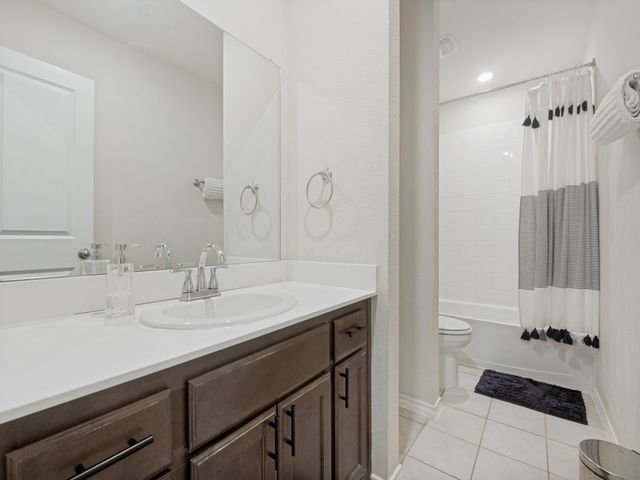 510 Woodhaven Drive, Waxahachie, TX 75165