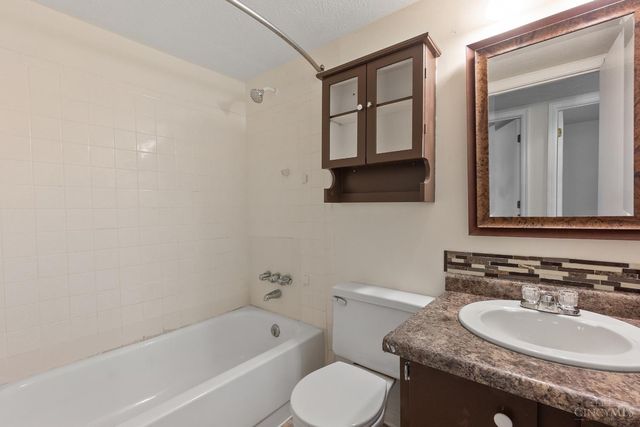 1292 Deblin Dr, Miami Twp, OH 45150