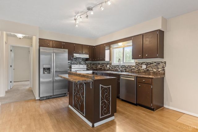 1292 Deblin Dr, Miami Twp, OH 45150