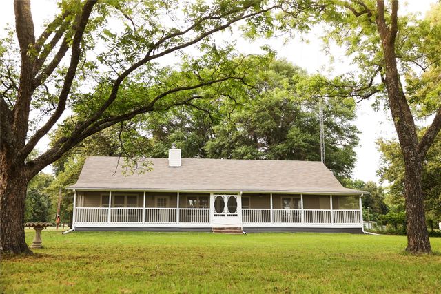 213 County Road 2320, Telephone, TX 75488