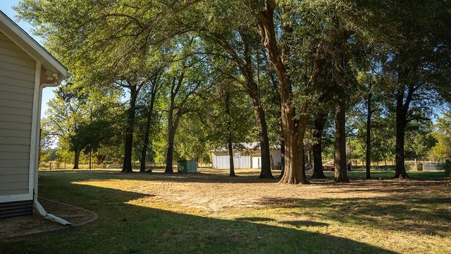 213 County Road 2320, Telephone, TX 75488