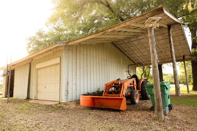 213 County Road 2320, Telephone, TX 75488