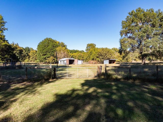 213 County Road 2320, Telephone, TX 75488