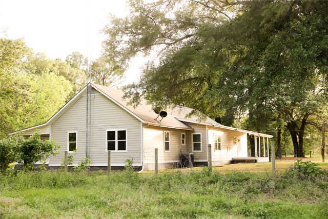 213 County Road 2320, Telephone, TX 75488