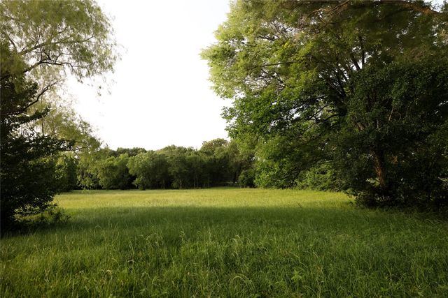 213 County Road 2320, Telephone, TX 75488