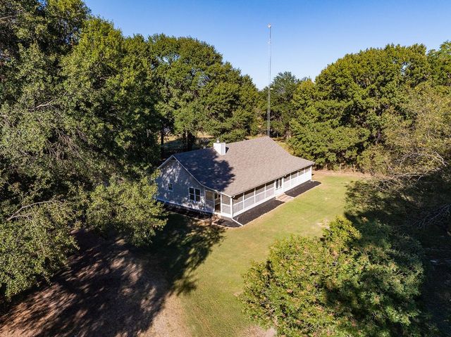 213 County Road 2320, Telephone, TX 75488