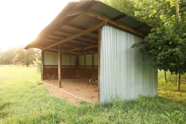 213 County Road 2320, Telephone, TX 75488