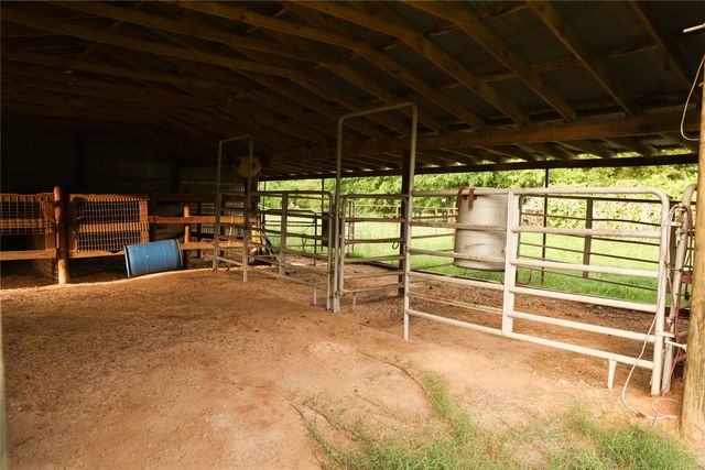 213 County Road 2320, Telephone, TX 75488