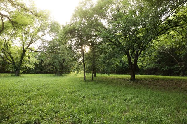 213 County Road 2320, Telephone, TX 75488