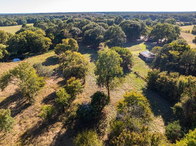 213 County Road 2320, Telephone, TX 75488