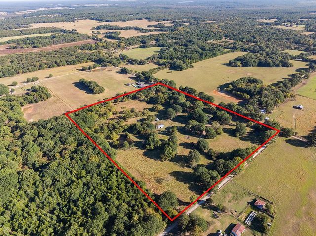 213 County Road 2320, Telephone, TX 75488