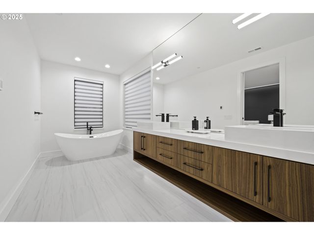 590 W U St, Washougal, WA 98671