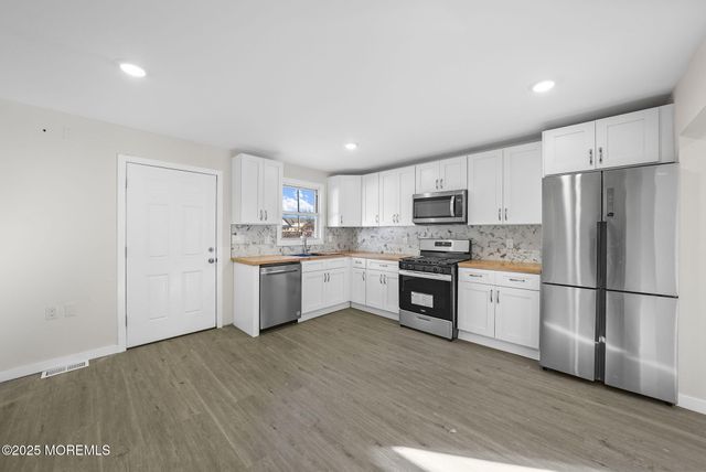 83 Church Street, Keansburg, NJ 07734