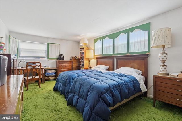 2127 HOFFNAGLE ST, Philadelphia, PA 19152