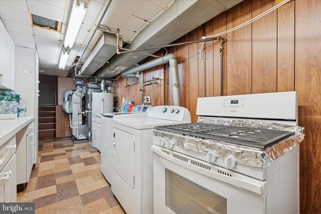 2127 HOFFNAGLE ST, Philadelphia, PA 19152