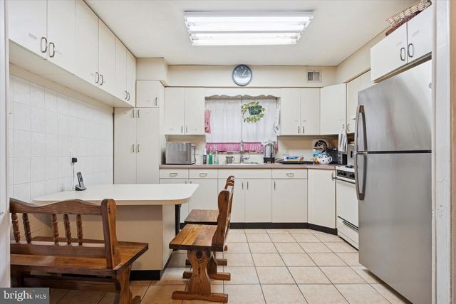 2127 HOFFNAGLE ST, Philadelphia, PA 19152