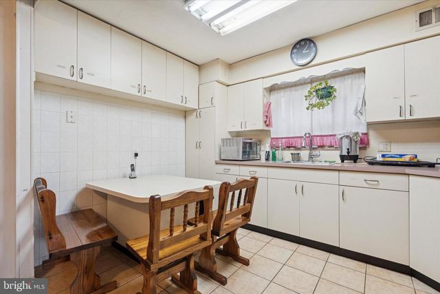 2127 HOFFNAGLE ST, Philadelphia, PA 19152