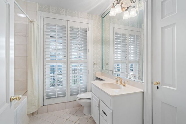 2304 Woodmont Blvd, Nashville, TN 37215