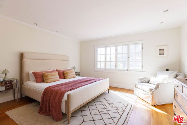 4207 Dundee Drive, Los Angeles, CA 90027