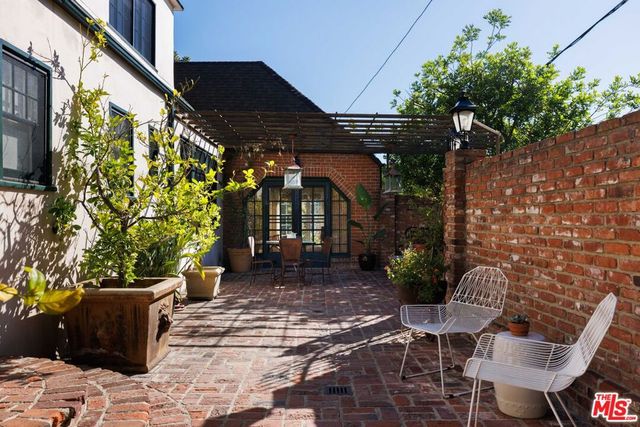 4207 Dundee Drive, Los Angeles, CA 90027