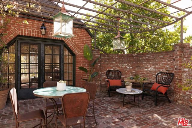 4207 Dundee Drive, Los Angeles, CA 90027