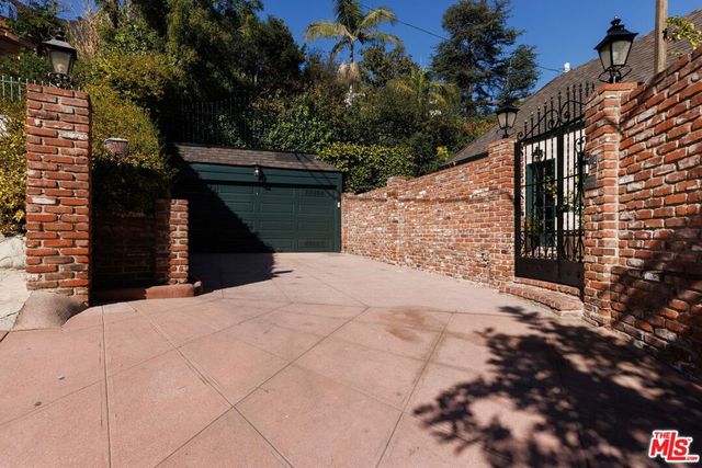 4207 Dundee Drive, Los Angeles, CA 90027
