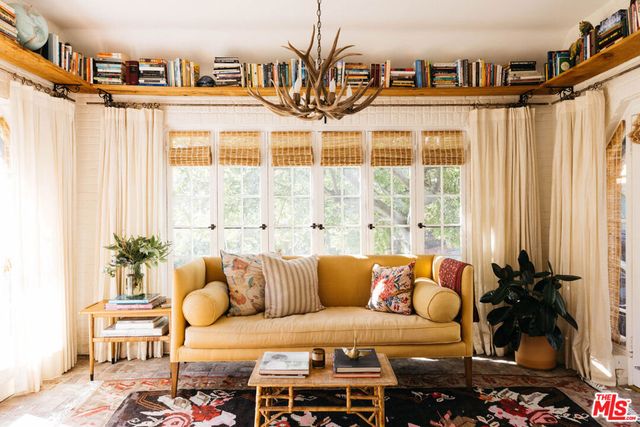 4207 Dundee Drive, Los Angeles, CA 90027
