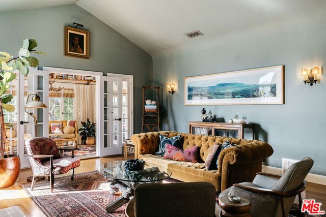 4207 Dundee Drive, Los Angeles, CA 90027