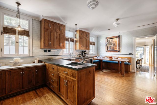 4207 Dundee Drive, Los Angeles, CA 90027