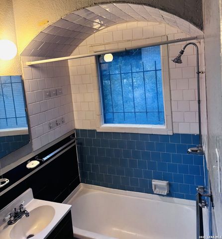409 W Lynwood Ave Apt 1, San Antonio, TX 78212