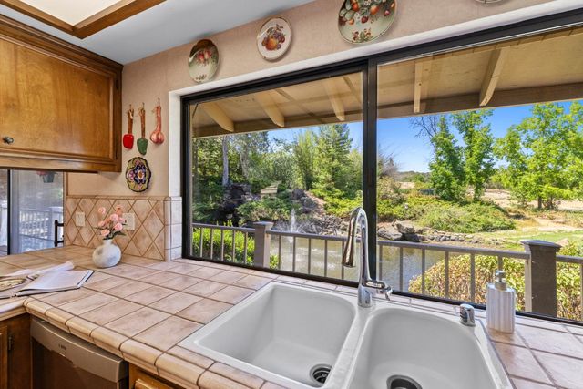 8860 Auburn Valley Rd, Auburn, CA 95602