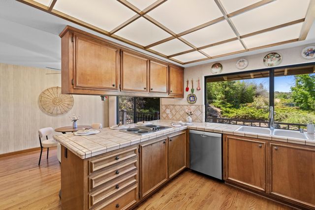 8860 Auburn Valley Rd, Auburn, CA 95602