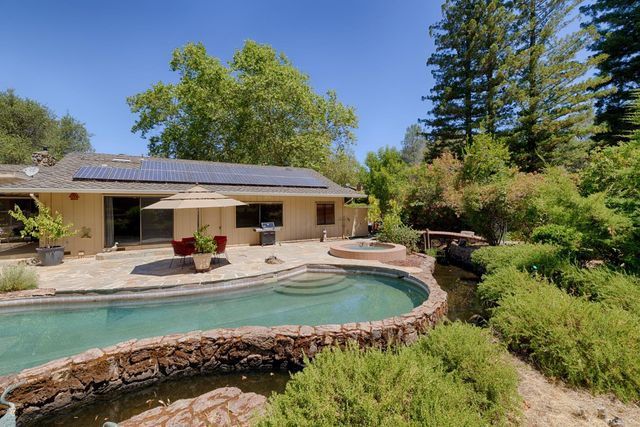 8860 Auburn Valley Rd, Auburn, CA 95602