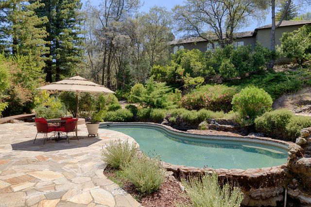 8860 Auburn Valley Rd, Auburn, CA 95602