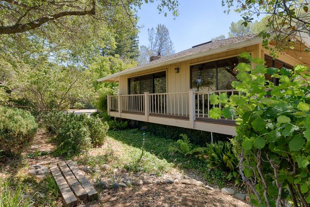 8860 Auburn Valley Rd, Auburn, CA 95602