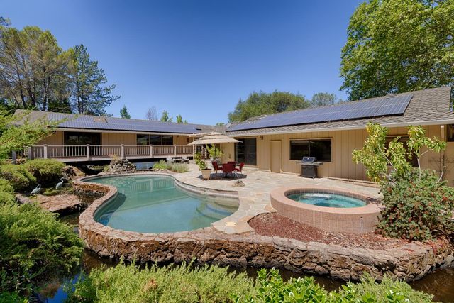 8860 Auburn Valley Rd, Auburn, CA 95602