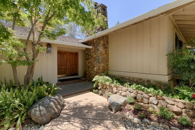 8860 Auburn Valley Rd, Auburn, CA 95602