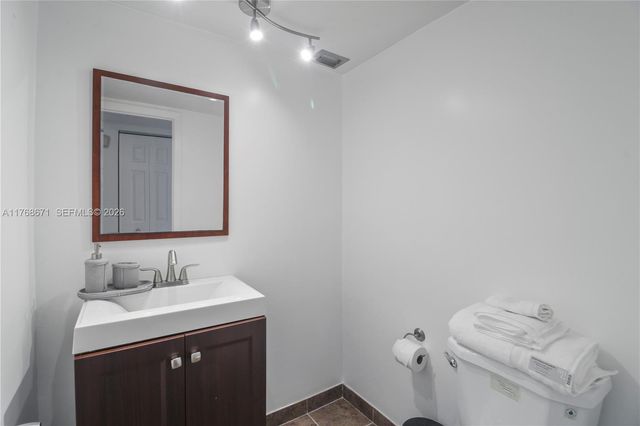 2750 NE 183rd Street 1207, Aventura, FL 33160