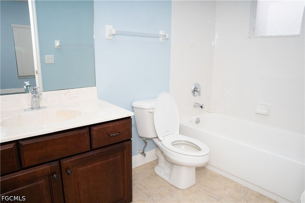 Image 12 of property listing at 295 Destiny CIR, Cape Coral, FL 33990