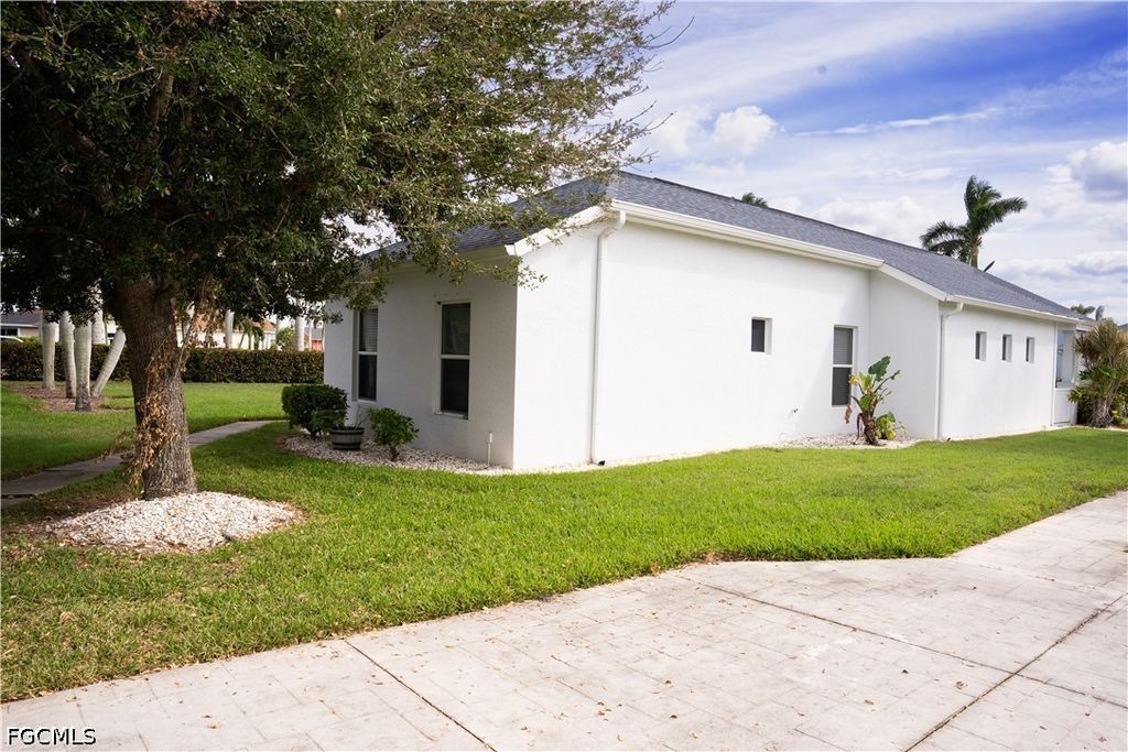 Image 14 of property listing at 295 Destiny CIR, Cape Coral, FL 33990