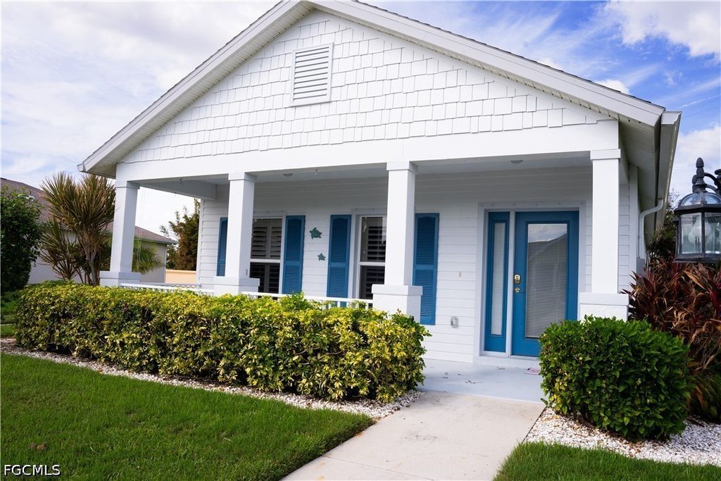 Image 15 of property listing at 295 Destiny CIR, Cape Coral, FL 33990