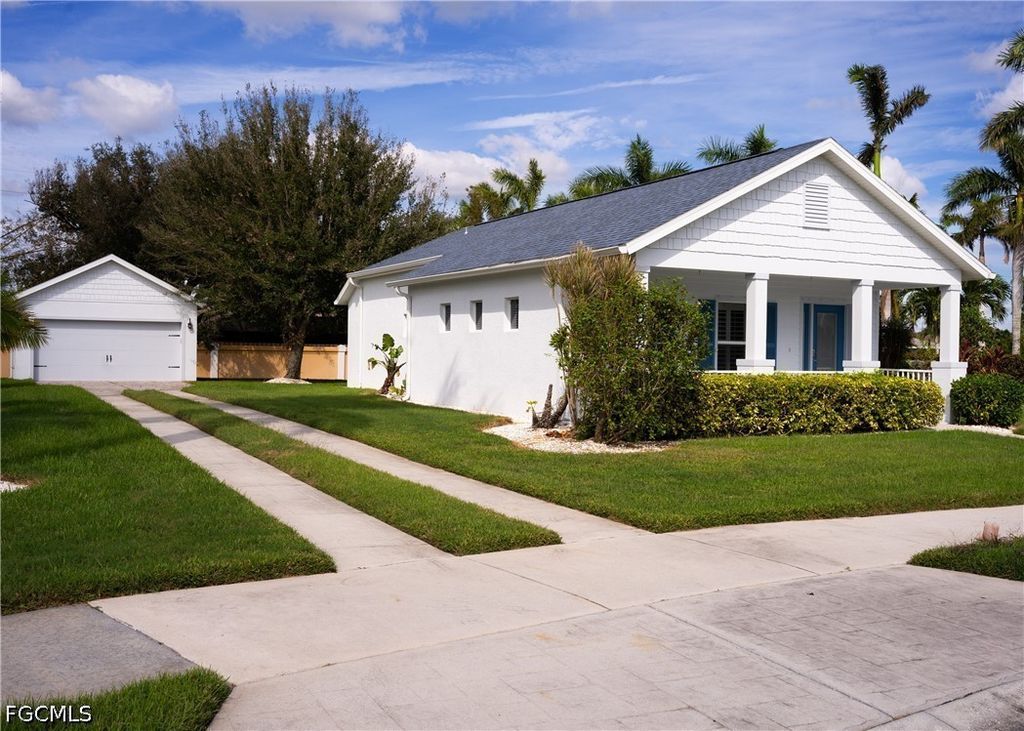 Image 2 of property listing at 295 Destiny CIR, Cape Coral, FL 33990