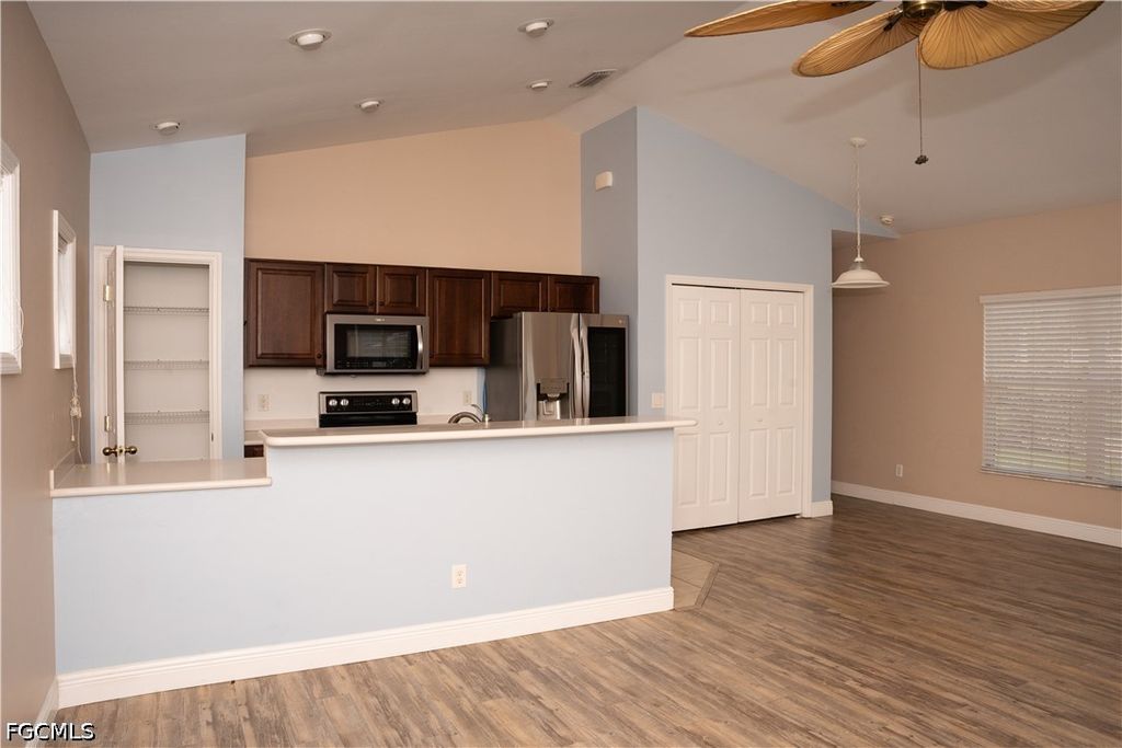 Image 6 of property listing at 295 Destiny CIR, Cape Coral, FL 33990