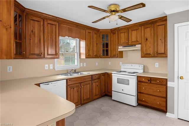 2902 Spencers Way, Browns Summit, NC 27214